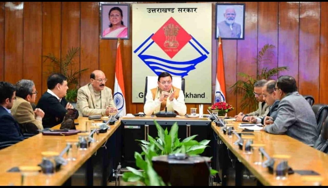 धामी कैबिनेट की बैठक में 17 महत्वपूर्ण प्रस्तावों पर मुहर, CNG पर ग्रीन सेस छूट जारी रखने का फैसला