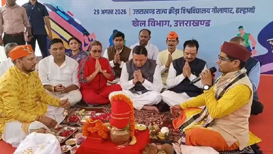 मुख्यमंत्री पुष्कर सिंह धामी गौलापार में राज्य क्रीड़ा विश्वविद्यालय के शिलान्यास कार्यक्रम में